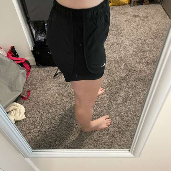 Nike running shorts - Picture 2 of 2